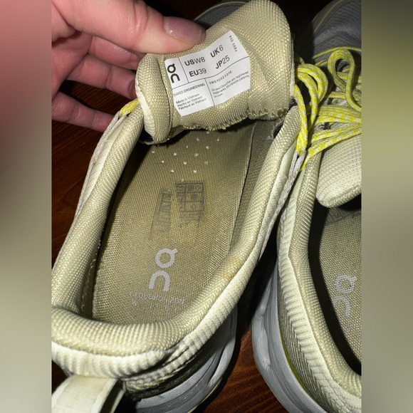 ON Cloudhorizon Waterproof Women’s Hiking Shoes in Glacier Caper - Picture 8 of 10